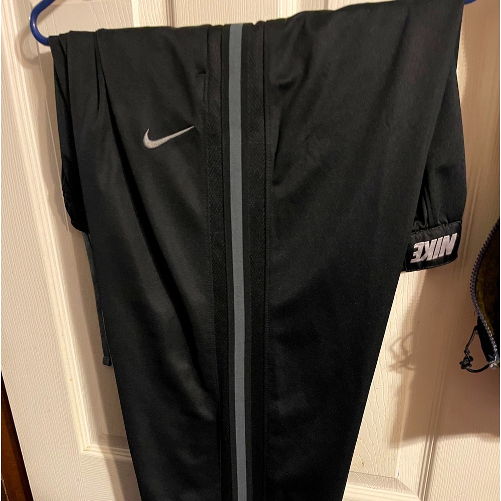 Nike joggers with draw string